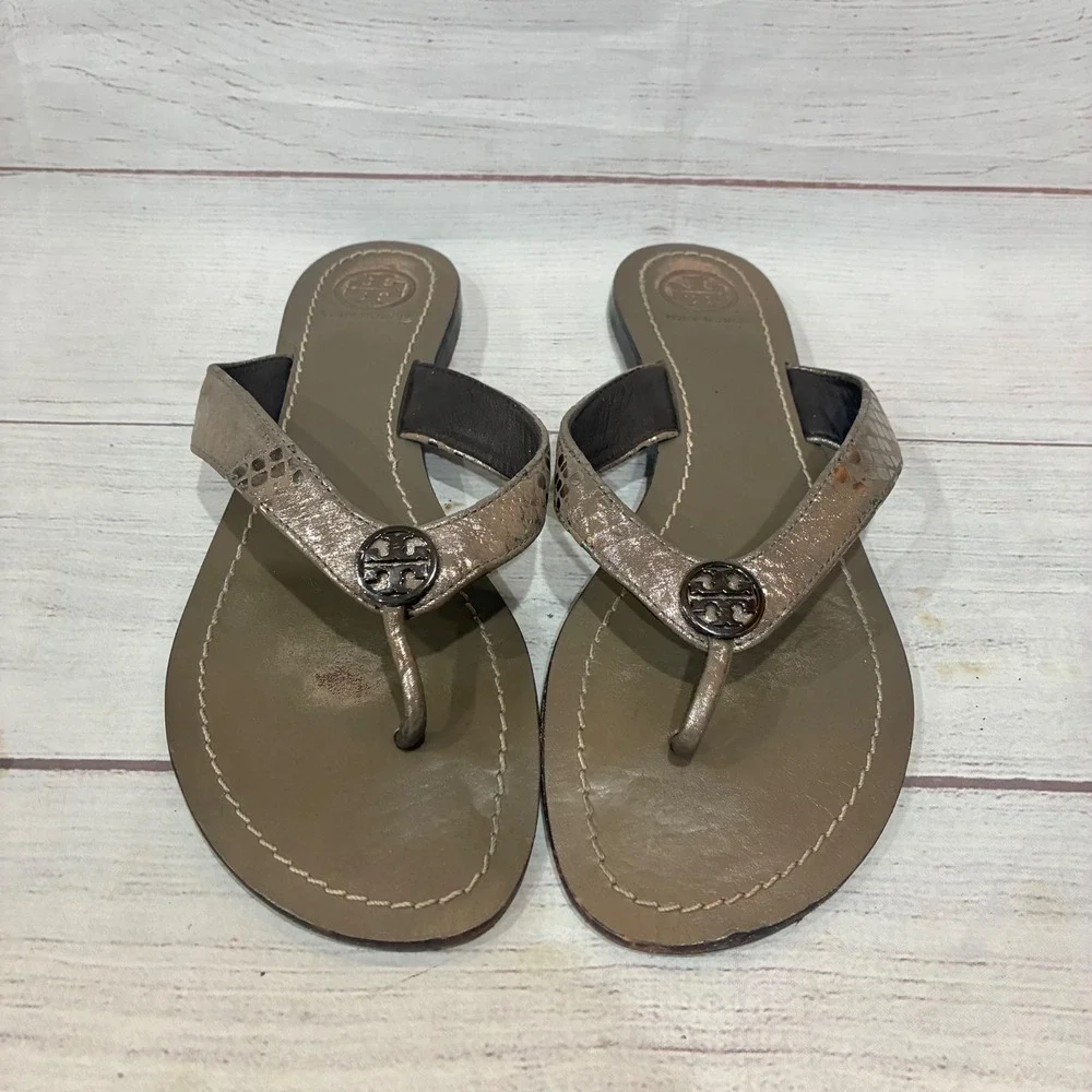 Tory Burch Thora Sandals Womens 8.5 Taupe Metallic Snake‎ Print Logo Medallion